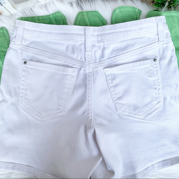 Highwaisted Shorts - Picture 4 of 6
